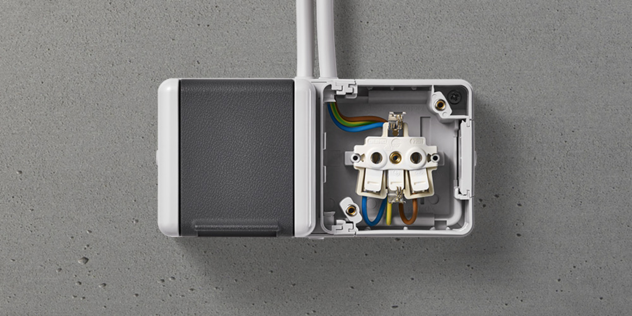 Doppelsteckdose mit Trennsteg bei Trinkerl Martin in Traitsching